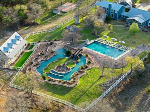 Baseinas apgyvendinimo įstaigoje Lazy River Ranch - Lazy River Pool, Golf & Pickleball arba netoliese