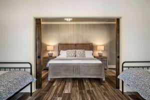 Lova arba lovos apgyvendinimo įstaigoje Lazy River Ranch - Lazy River Pool, Golf & Pickleball