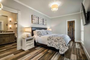 Lova arba lovos apgyvendinimo įstaigoje Lazy River Ranch - Lazy River Pool, Golf & Pickleball