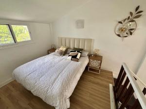 Ένα ή περισσότερα κρεβάτια σε δωμάτιο στο ANSA Beach Apartments - Calypso +17 φωτογραφίες