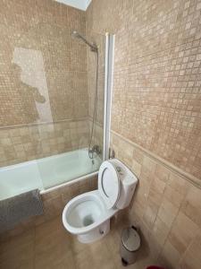 Ένα μπάνιο στο ANSA Beach Apartments - Calypso