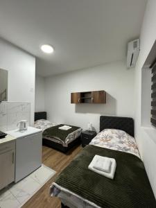 A bed or beds in a room at Apartmani Ćosić - Kuršumlijska banja