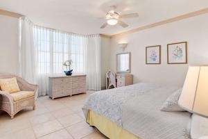 En eller flere senge i et værelse på Mistle Cove 102