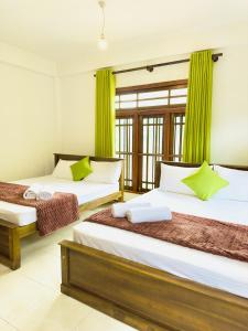 Postel nebo postele na pokoji v ubytování Ceyonra Evermist Residence