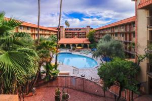 an overhead view of a hotel with a swimming pool at Motel 6 Phoenix, AZ – Sky Harbor in Phoenix