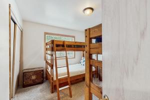 Postel nebo postele na pokoji v ubytování Fawn Lodge