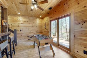 Fotografie z fotogalerie ubytování Moonshine Hollow Cabin v destinaci Sugar Creek