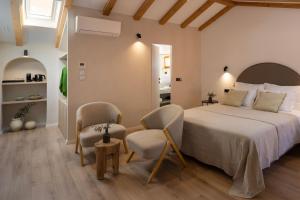 Postel nebo postele na pokoji v ubytování Old Town Olive luxury room for 3