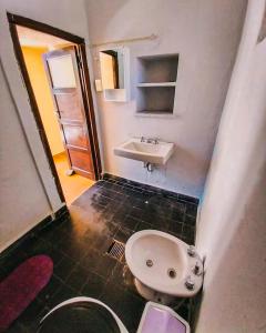 Ένα μπάνιο στο Hostel La Resolana