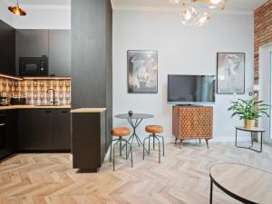 TV/trung tâm giải trí tại Warta Riverside & Old Town Luxury Residence