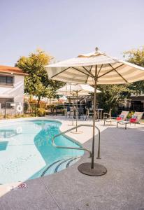 Bazén v ubytování Mesa Riverview 1 BR Apt with King nebo v jeho okolí