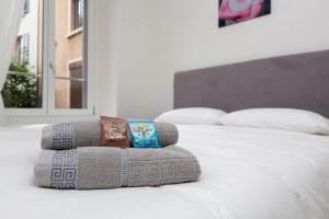 Postel nebo postele na pokoji v ubytování KAYA Zurich Apartment 1B - Deluxe 2BR Downtown Apt