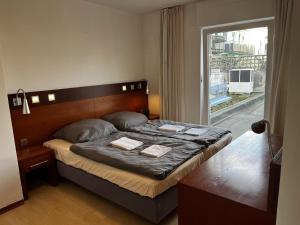 Postel nebo postele na pokoji v ubytování Hotel Tenova Köln-Neumarkt
