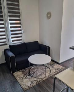 Χώρος καθιστικού στο Hanouka Cosy