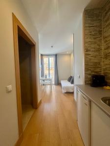 Postel nebo postele na pokoji v ubytování Alcazar Suites + 37 fotografií