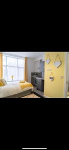 Kuchyň nebo kuchyňský kout v ubytování Warwick Studio Spaces