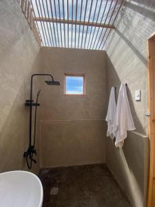 Koupelna v ubytování Glamping at Kalumo Resort - Tent 2