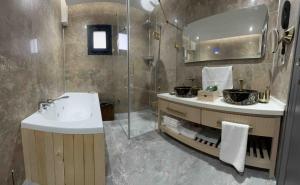 Vannituba majutusasutuses Datca Suites Luxury Boutuiqe Hotel