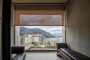 ein Fenster mit Stadt- und Bergblick in der Unterkunft Sea View Lux Apartment-Ancora Residence in Dobrota