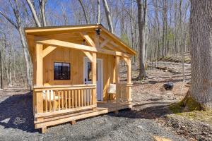 a small wooden cabin in the woods at Close to Trails Studio with Water Views in Wurtsboro