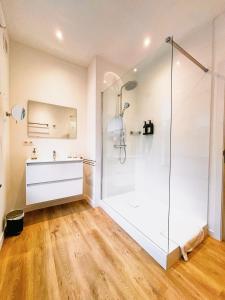 Bilik mandi di Urbanchic Appartement cosy 1B