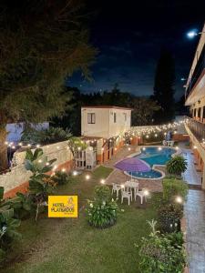 Bazén v ubytování Hotel Plateados Oaxtepec nebo v jeho okolí