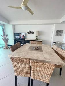 TV a/nebo společenská místnost v ubytování Bay View Grand Marina 3 bedrooms South Tower- 9th floor + 19 fotografií