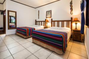 Posteľ alebo postele v izbe v ubytovaní Splash Inn Dive Resort & Villas