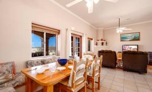 Posezení v ubytování Casa Susie San Felipe Rental Home with Garage