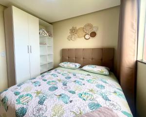 サリノポリスにあるParis Salinasのベッドルーム1室(ベッド1台、キルト、枕付) +26枚の写真