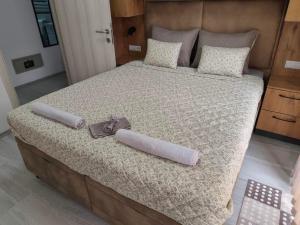 Krevet ili kreveti u jedinici u objektu Apartments Villa Berta Tuzla - 302 Deluxe Apartment - Free Private Secured Parking
