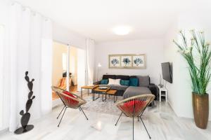 A television and/or entertainment centre at Calahonda Elegance With Pool And Sea View - Happy Rentals Még 23 kép
