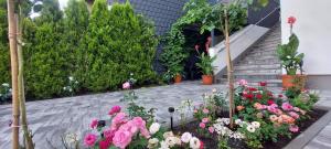 Vrt u objektu Apartments Villa Berta Tuzla - 302 Deluxe Apartment - Free Private Secured Parking