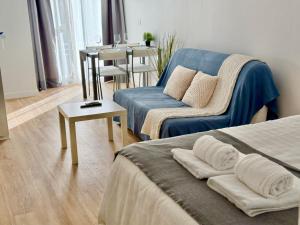 Un lugar para sentarse en Estudio en Nogalera con piscina 17 fotos más