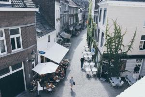 an overhead view of a street with tables and chairs at Le Virage bistro en hotel in Maastricht