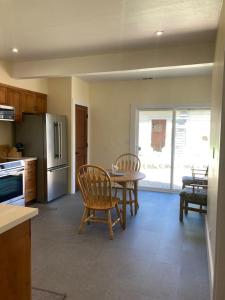 Billede fra billedgalleriet på Henderson Hideout Hot Tub and Pet Friendly. i Eureka