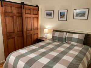 Φωτογραφία από το άλμπουμ του Cozy Hideaway and Hot Tub. Pet Friendly. σε Eureka