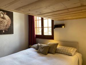Postel nebo postele na pokoji v ubytování Wonderful apartment overlooking the Swiss alps + 27 fotografií