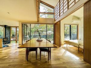 a large living room with a table and a bed at Karuizawa Mori Shiki VILLA - Vacation STAY 57076v in Kutsukake