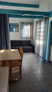 Ruang duduk di Maisonnette bleu Céleste
