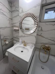 Bilik mandi di Perla Residence