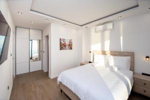 Villa Aurora Azure - Luxury Infinity Pool Resort客房内的一张或多张床位