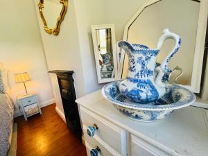 Postel nebo postele na pokoji v ubytování Victoria Cottage, Ironbridge