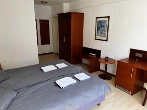 Postel nebo postele na pokoji v ubytování Hotel Tenova Köln-Neumarkt
