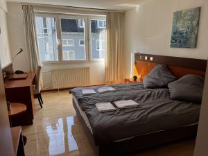 Postel nebo postele na pokoji v ubytování Hotel Tenova Köln-Neumarkt