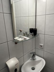 Koupelna v ubytování Hotel Tenova Köln-Neumarkt