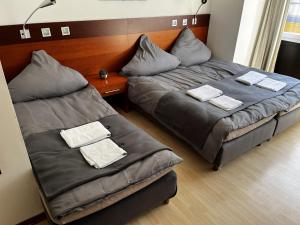 Postel nebo postele na pokoji v ubytování Hotel Tenova Köln-Neumarkt