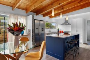 Ảnh trong thư viện ảnh của Hillview Delights - Waihi Beach Holiday Home ở Waihi Beach
