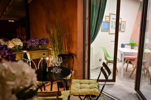 A seating area at Solema Lake Como