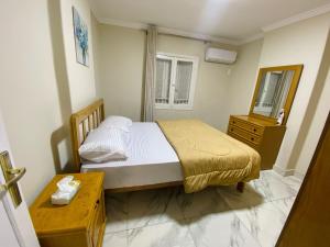 Ένα ή περισσότερα κρεβάτια σε δωμάτιο στο Holiday Inn Downtown - 2 BR in Mohandessin - Agouza